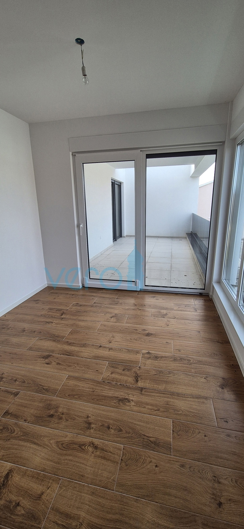 Otok Krk, Malinska, novogradnja, moderna hiša s bazenom, vrt, razgled, prodaja