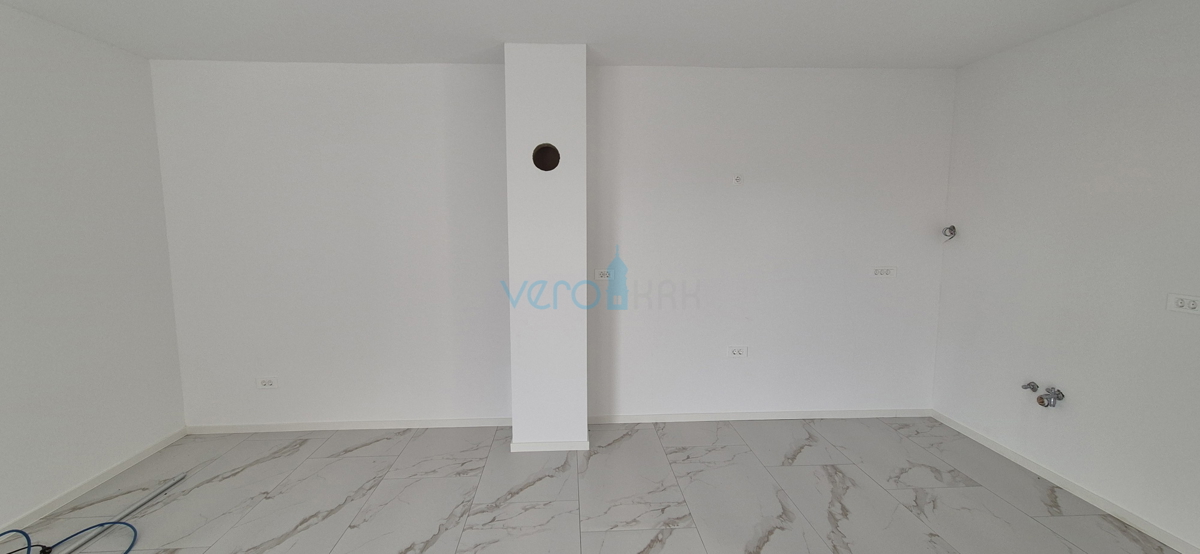 Otok Krk, Malinska, novogradnja, moderna hiša s bazenom, vrt, razgled, prodaja