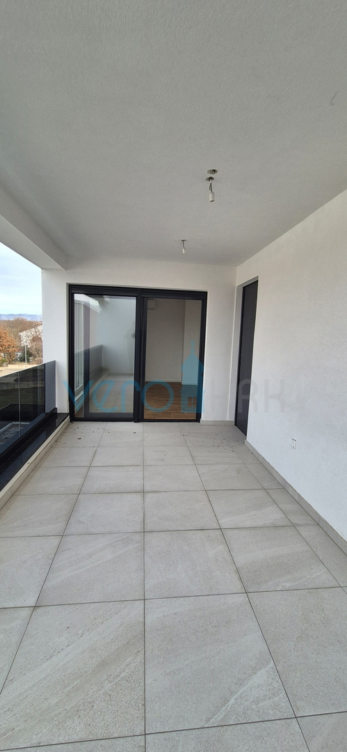 Otok Krk, Malinska, novogradnja, moderna hiša s bazenom, vrt, razgled, prodaja