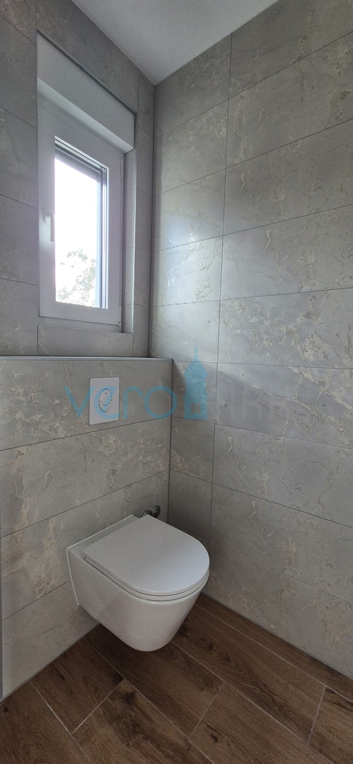 Otok Krk, Malinska, novogradnja, moderna hiša s bazenom, vrt, razgled, prodaja