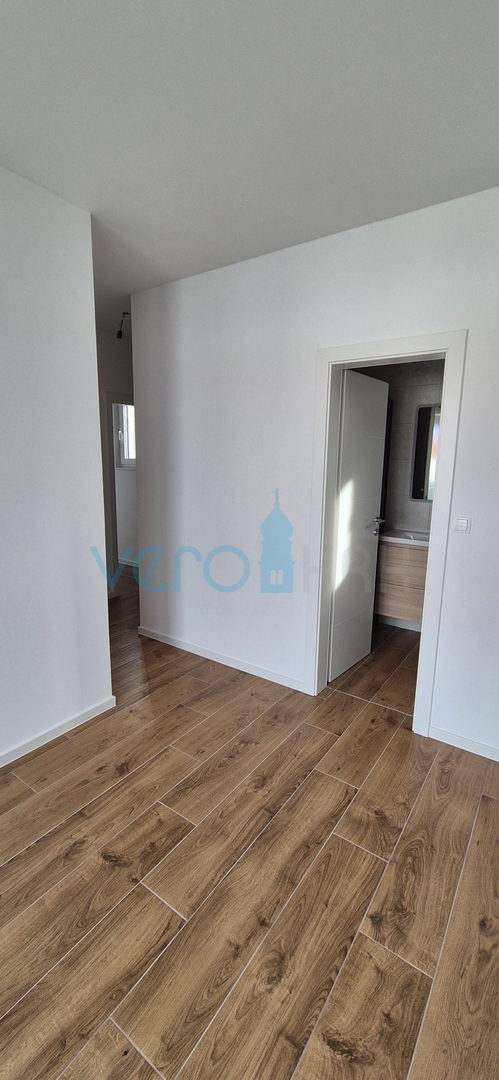 Otok Krk, Malinska, novogradnja, moderna hiša s bazenom, vrt, razgled, prodaja