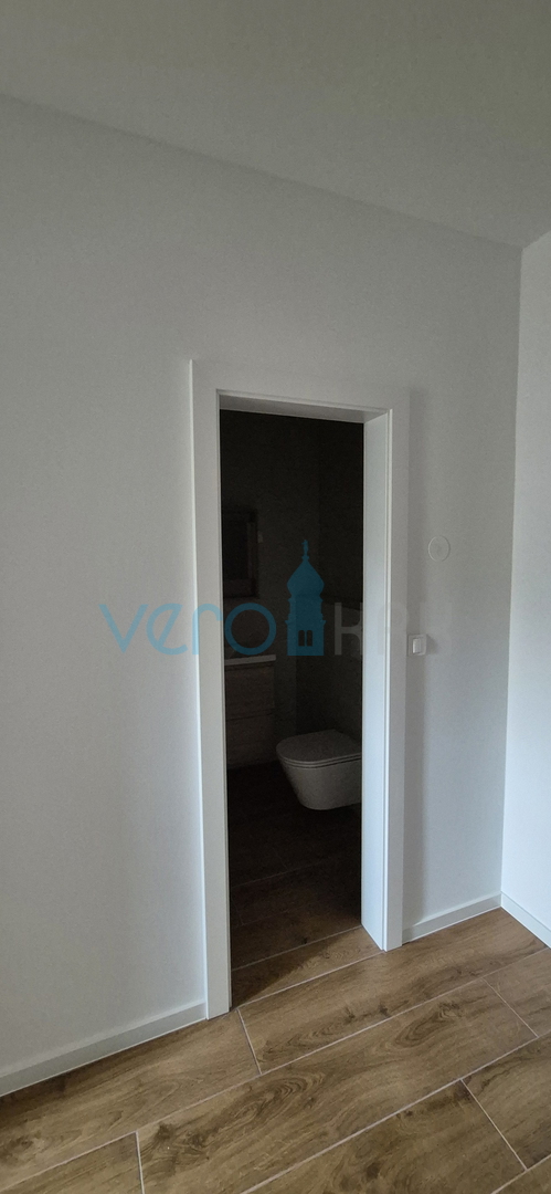 Otok Krk, Malinska, novogradnja, moderna hiša s bazenom, vrt, razgled, prodaja