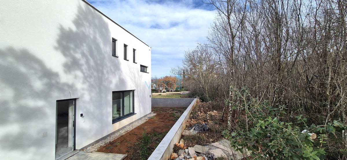 Otok Krk, Malinska, novogradnja, moderna hiša s bazenom, vrt, razgled, prodaja