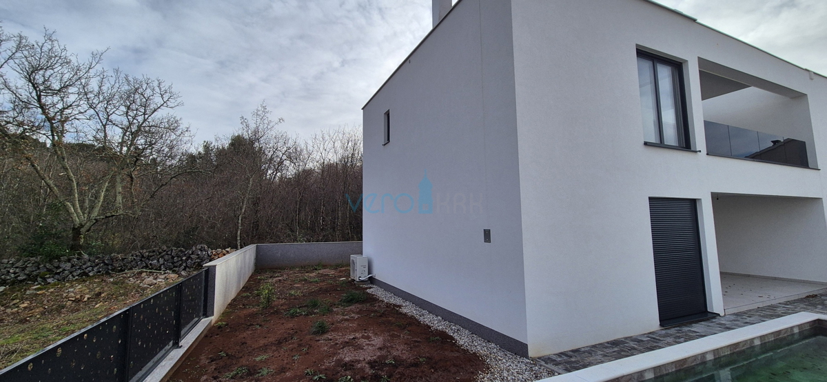 Otok Krk, Malinska, novogradnja, moderna hiša s bazenom, vrt, razgled, prodaja