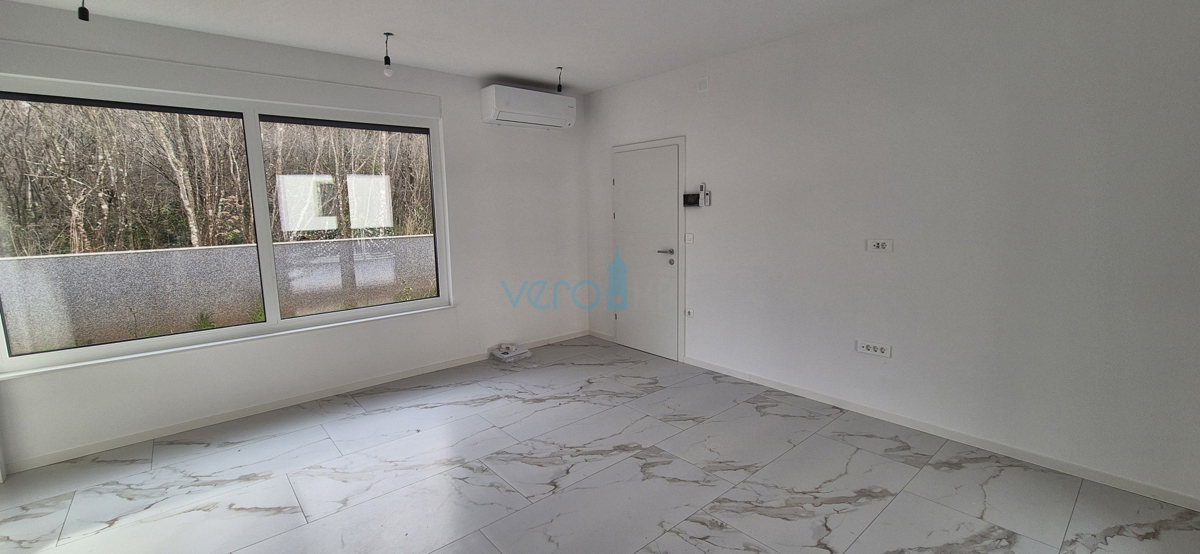 Otok Krk, Malinska, novogradnja, moderna hiša s bazenom, vrt, razgled, prodaja