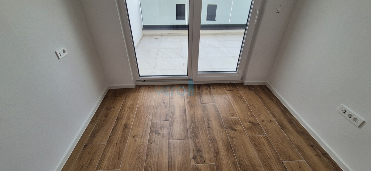 Otok Krk, Malinska, novogradnja, moderna hiša s bazenom, vrt, razgled, prodaja