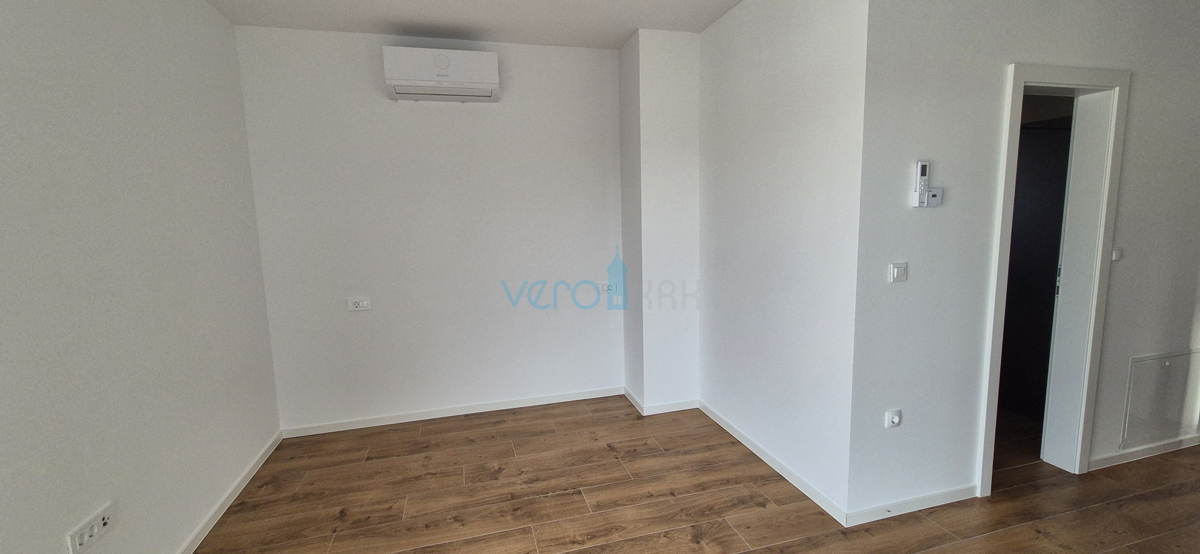 Otok Krk, Malinska, novogradnja, moderna hiša s bazenom, vrt, razgled, prodaja