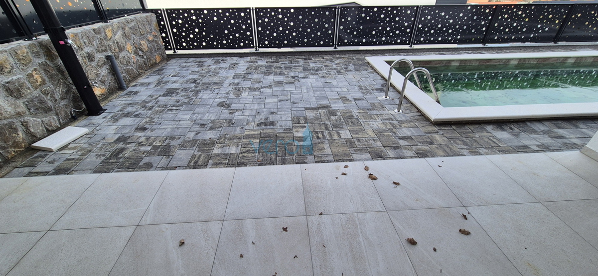 Otok Krk, Malinska, novogradnja, moderna hiša s bazenom, vrt, razgled, prodaja