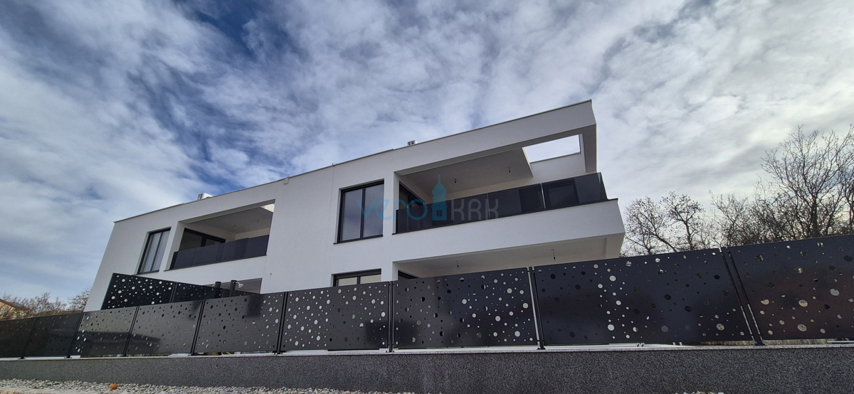 Otok Krk, Malinska, novogradnja, moderna hiša s bazenom, vrt, razgled, prodaja