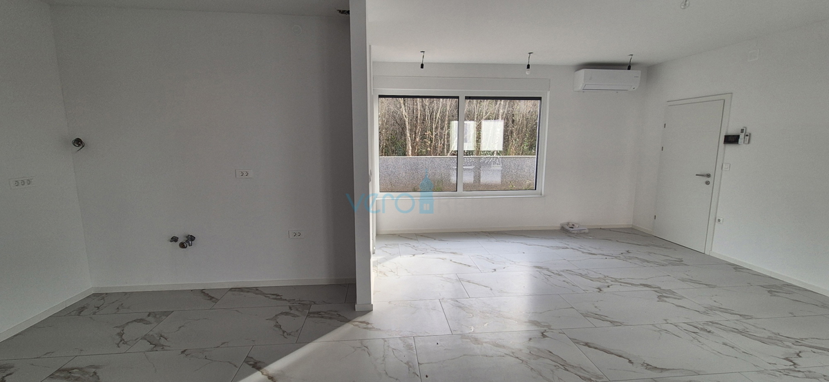 Otok Krk, Malinska, novogradnja, moderna hiša s bazenom, vrt, razgled, prodaja