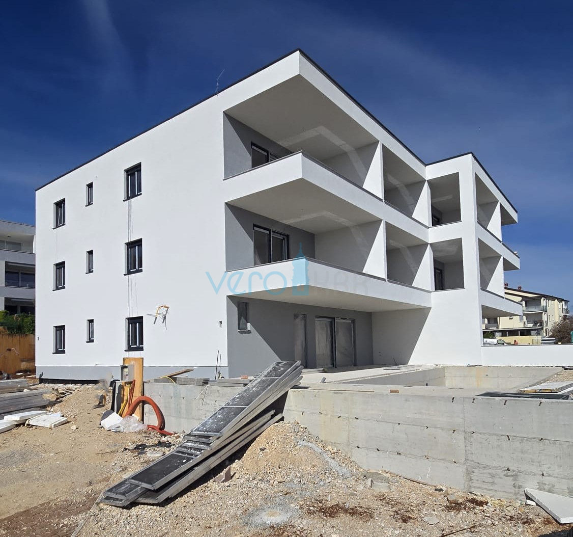 Istra, Novigrad, dvosobno stanovanje 78 m2, 1. nadstropje, novogradnja, terasa, pogled na morje, prodaja