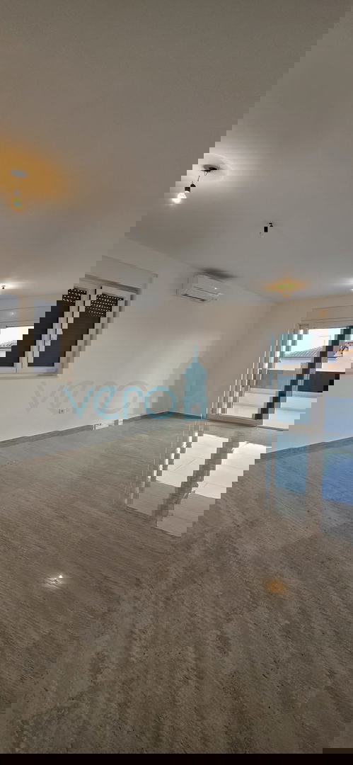 Istra, Novigrad, dvosobno stanovanje 78 m2, 1. nadstropje, novogradnja, terasa, pogled na morje, prodaja