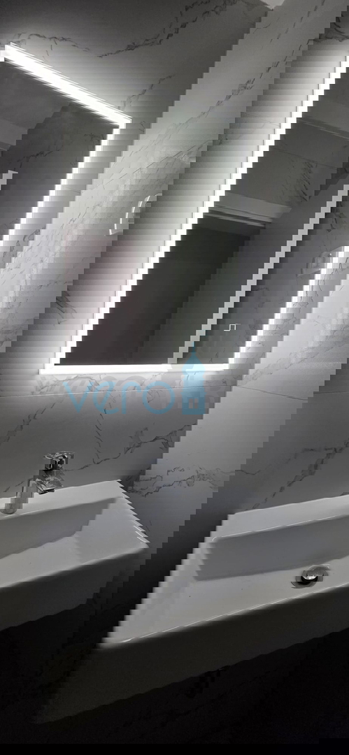 Istra, Novigrad, dvosobno stanovanje 78 m2, 1. nadstropje, novogradnja, terasa, pogled na morje, prodaja