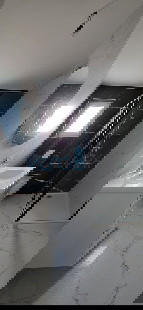 Istra, Novigrad, dvosobno stanovanje 78 m2, 1. nadstropje, novogradnja, terasa, pogled na morje, prodaja