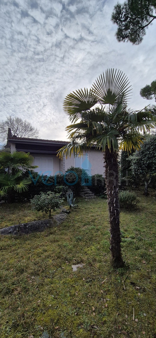 Malinska, Otok Krk, samostojna hiša, zemljišče, prva vrsta ob morju, prodaja