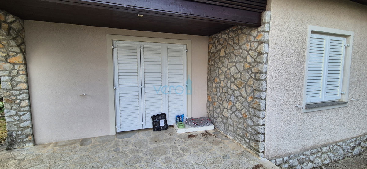 Malinska, Otok Krk, samostojna hiša, zemljišče, prva vrsta ob morju, prodaja