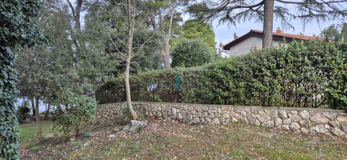 Malinska, Otok Krk, samostojna hiša, zemljišče, prva vrsta ob morju, prodaja