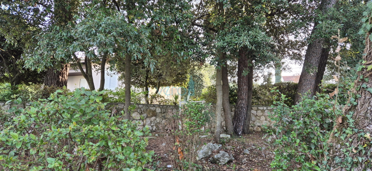 Malinska, Otok Krk, samostojna hiša, zemljišče, prva vrsta ob morju, prodaja