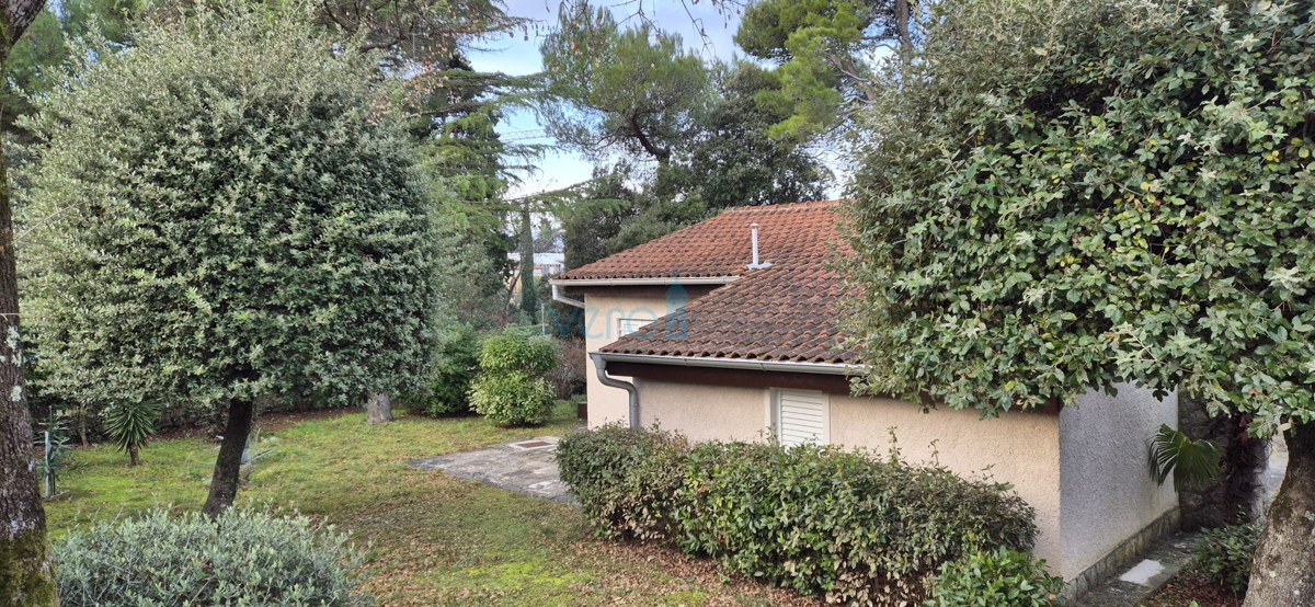 Malinska, Otok Krk, samostojna hiša, zemljišče, prva vrsta ob morju, prodaja