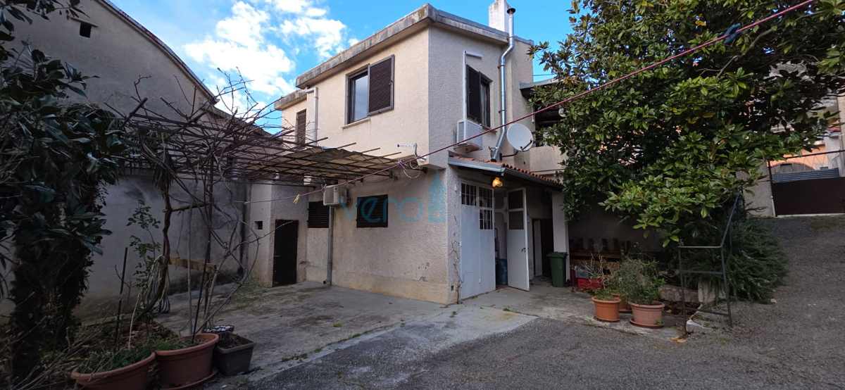 Novi Vinodolski, Bribir, dvojna hiša 115 m2 z zemljiščem 800 m2, prodaja