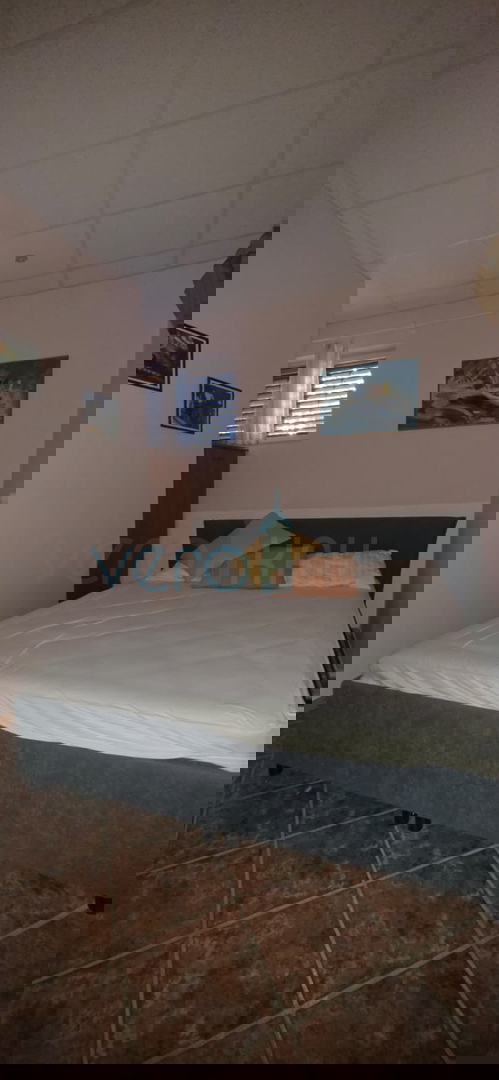 Novi Vinodolski, Bribir, dvojna hiša 115 m2 z zemljiščem 800 m2, prodaja