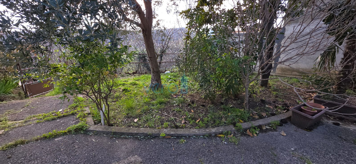 Novi Vinodolski, Bribir, dvojna hiša 115 m2 z zemljiščem 800 m2, prodaja