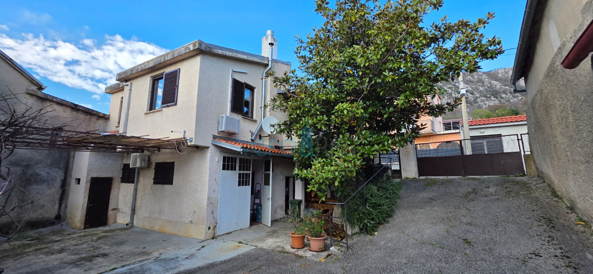 Novi Vinodolski, Bribir, dvojna hiša 115 m2 z zemljiščem 800 m2, prodaja