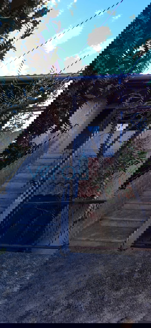 Novi Vinodolski, Bribir, dvojna hiša 115 m2 z zemljiščem 800 m2, prodaja