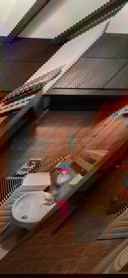 Novi Vinodolski, Bribir, dvojna hiša 115 m2 z zemljiščem 800 m2, prodaja