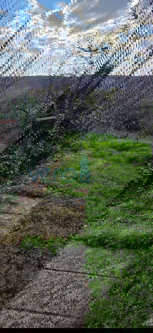 Novi Vinodolski, Bribir, dvojna hiša 115 m2 z zemljiščem 800 m2, prodaja