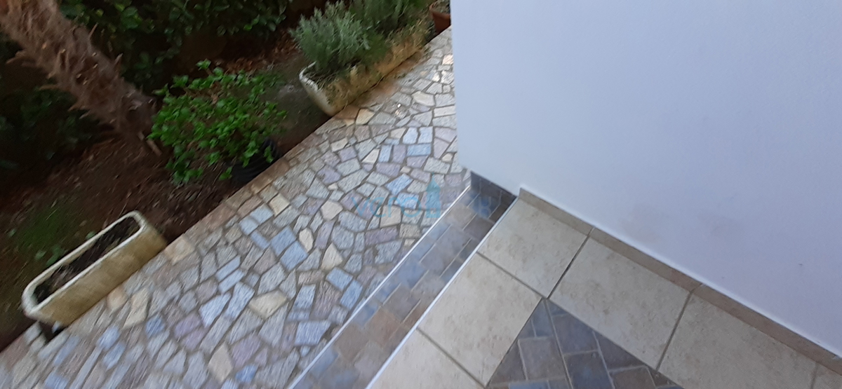 Otok Krk, Šilo, hiša s petimi apartmaji v bližini morja, prodaja