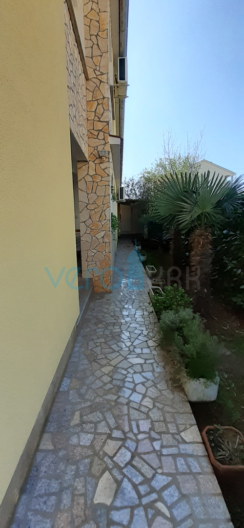 Otok Krk, Šilo, hiša s petimi apartmaji v bližini morja, prodaja