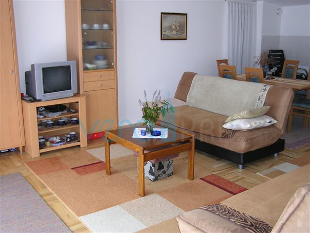Mesto Krk, otok Krk, dvoetažni stan 85 m2 na odlični lokaciji, prodaja