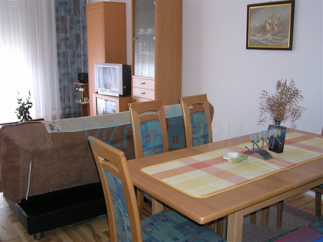 Mesto Krk, otok Krk, dvoetažni stan 85 m2 na odlični lokaciji, prodaja