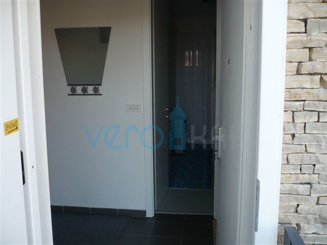 Mesto Krk, otok Krk, dvoetažni stan 85 m2 na odlični lokaciji, prodaja