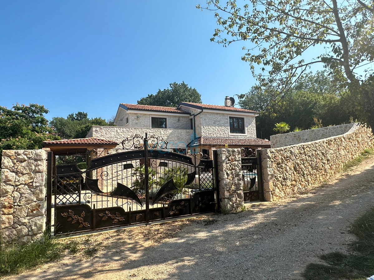 Zaliv Soline, okolica, Moderna kamnita vila z bazenom, 200 m2, prodamo