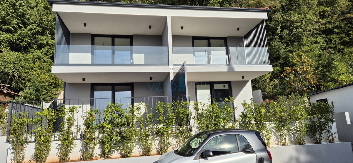 Otok Krk, Omišalj, stanovanje v prvem nadstropju z razgledom na morje, zemljišče, 170 m od morja, prodaja