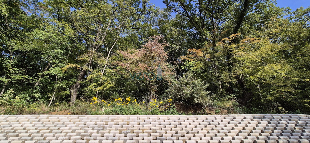 Otok Krk, Omišalj, stanovanje v prvem nadstropju z razgledom na morje, zemljišče, 170 m od morja, prodaja