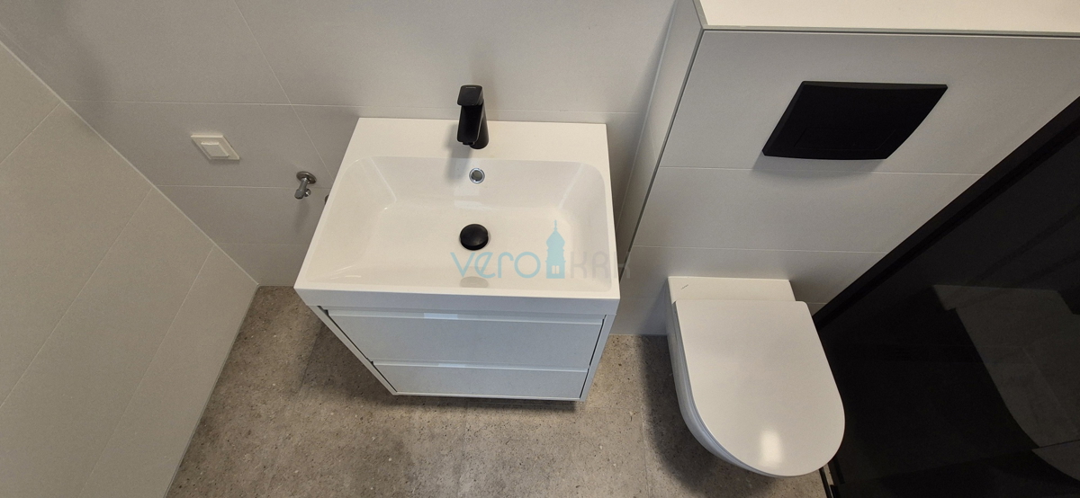 Otok Krk, Omišalj, stanovanje v prvem nadstropju z razgledom na morje, zemljišče, 170 m od morja, prodaja