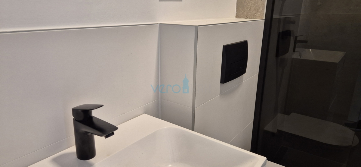 Otok Krk, Omišalj, stanovanje v prvem nadstropju z razgledom na morje, zemljišče, 170 m od morja, prodaja