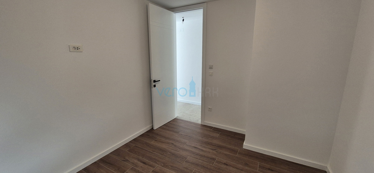 Otok Krk, Omišalj, stanovanje v prvem nadstropju z razgledom na morje, zemljišče, 170 m od morja, prodaja