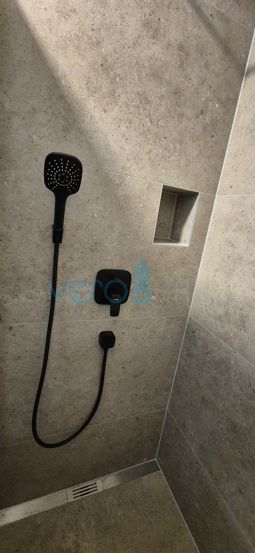 Otok Krk, Omišalj, stanovanje v prvem nadstropju z razgledom na morje, zemljišče, 170 m od morja, prodaja