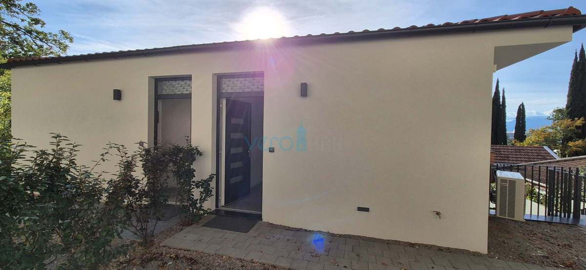 Otok Krk, Omišalj, stanovanje v prvem nadstropju z razgledom na morje, zemljišče, 170 m od morja, prodaja