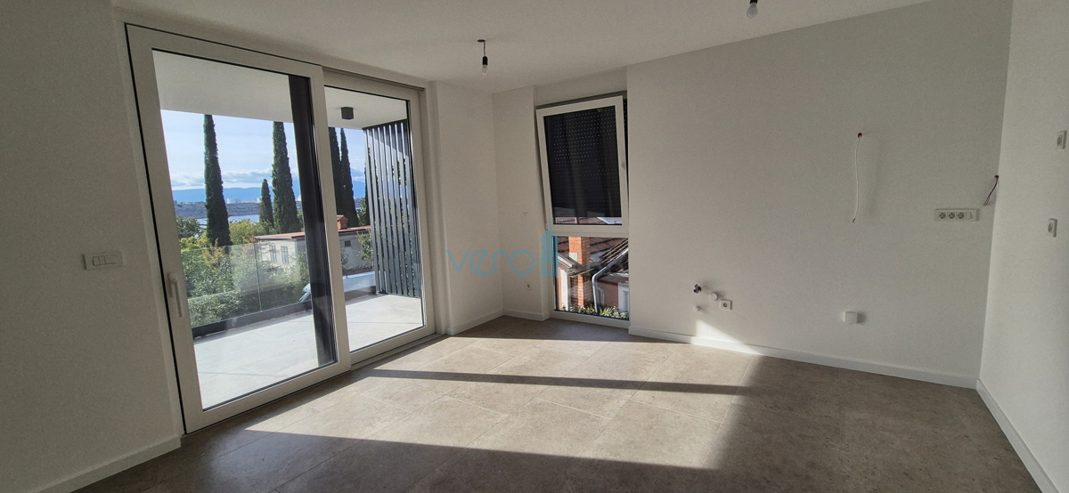 Otok Krk, Omišalj, stanovanje v prvem nadstropju z razgledom na morje, zemljišče, 170 m od morja, prodaja