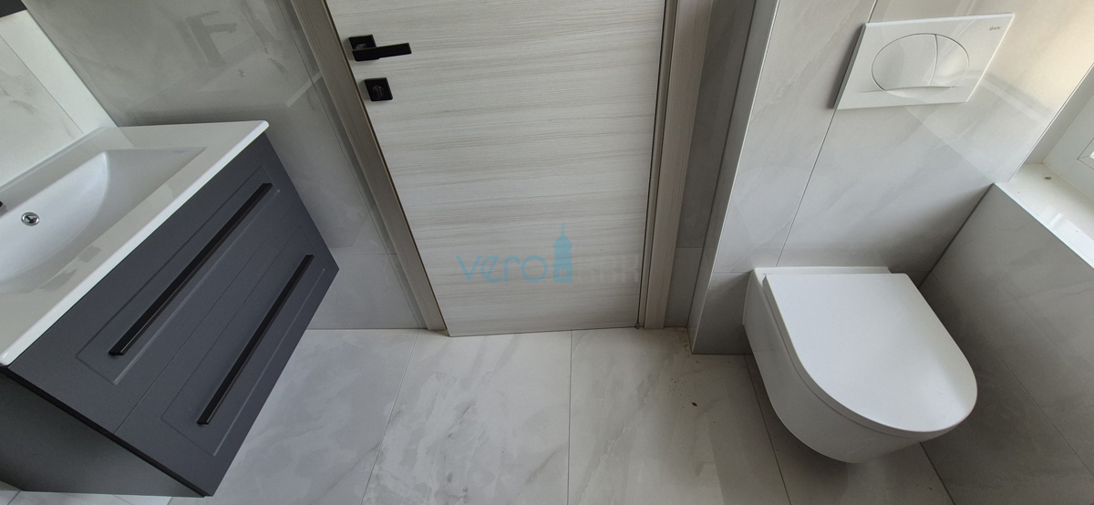Otok Krk, mesto Krk, okolica, vila 200 m2, bazen, odprt razgled, prodaja