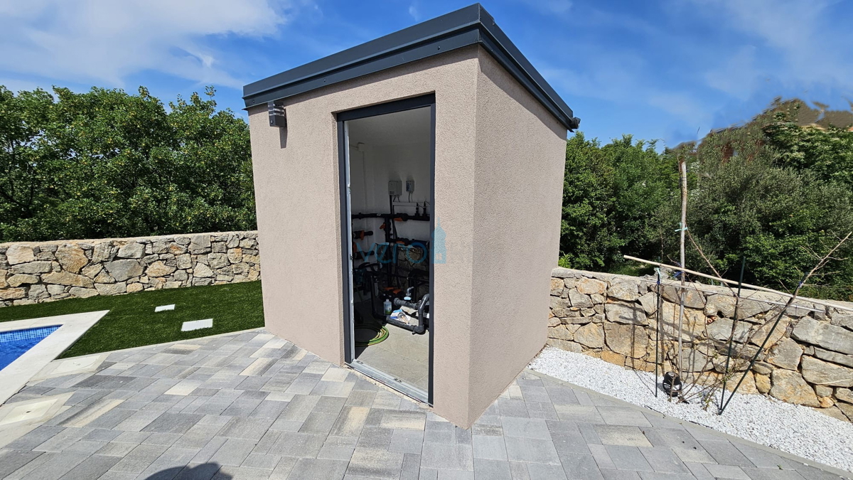 Otok Krk, mesto Krk, okolica, vila 200 m2, bazen, odprt razgled, prodaja