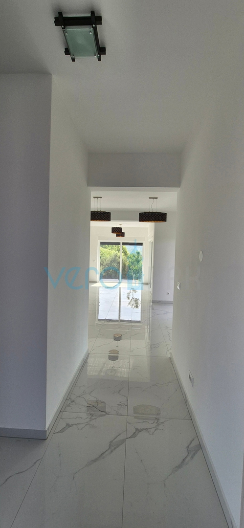 Otok Krk, mesto Krk, okolica, vila 200 m2, bazen, odprt razgled, prodaja