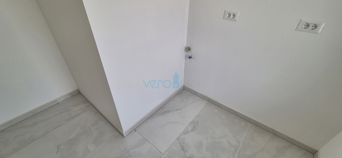 Otok Krk, mesto Krk, okolica, vila 200 m2, bazen, odprt razgled, prodaja