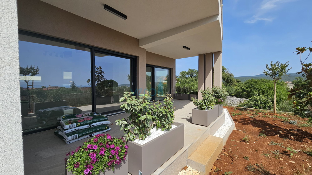 Mesto Krk, okolica, vila 200m2, bazen, odprt pogled, prodamo