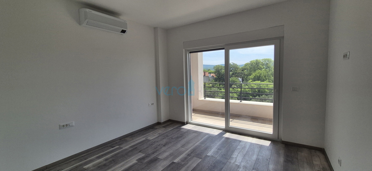 Otok Krk, mesto Krk, okolica, vila 200 m2, bazen, odprt razgled, prodaja